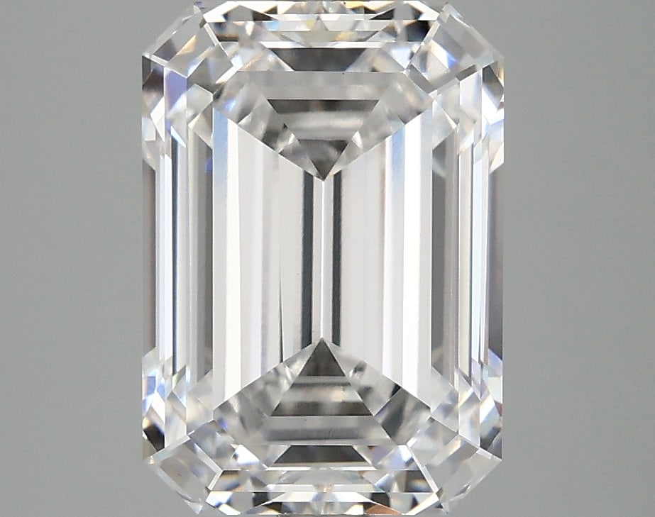 Loose Diamond - EMERALD 4.1ct D VS1: Loose Diamond - EMERALD 4.1ct D VS1 Source: This is a real non-mined Diamond that has been grown in a lab Shape: EMERALD Carats: 4.1 Color: D Clarity: VS1 Certification: IGI Condition: Pre-Owned PLEAS