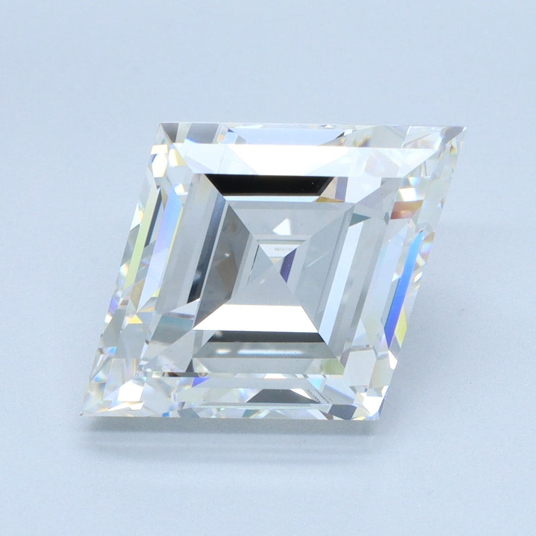 Loose Diamond - Lozenge 5.07ct E VVS2: Loose Diamond - Lozenge 5.07ct E VVS2 Source: This is a real non-mined Diamond that has been grown in a lab Shape: Lozenge Carats: 5.07 Color: E Clarity: VVS2 Certification: IGI Condition: Pre-Owned P