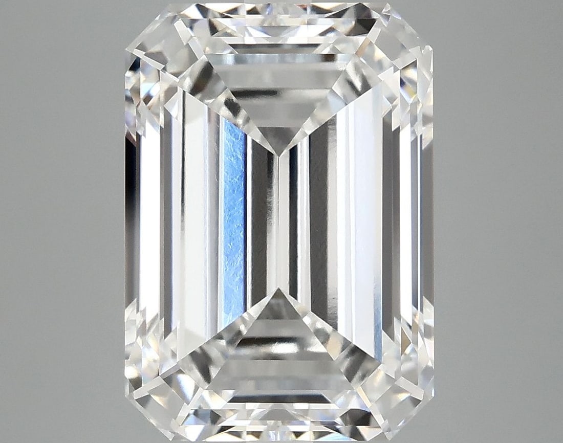 Loose Diamond - EMERALD 7.22ct E VVS2: Loose Diamond - EMERALD 7.22ct E VVS2 Source: This is a real non-mined Diamond that has been grown in a lab Shape: EMERALD Carats: 7.22 Color: E Clarity: VVS2 Certification: IGI Video: