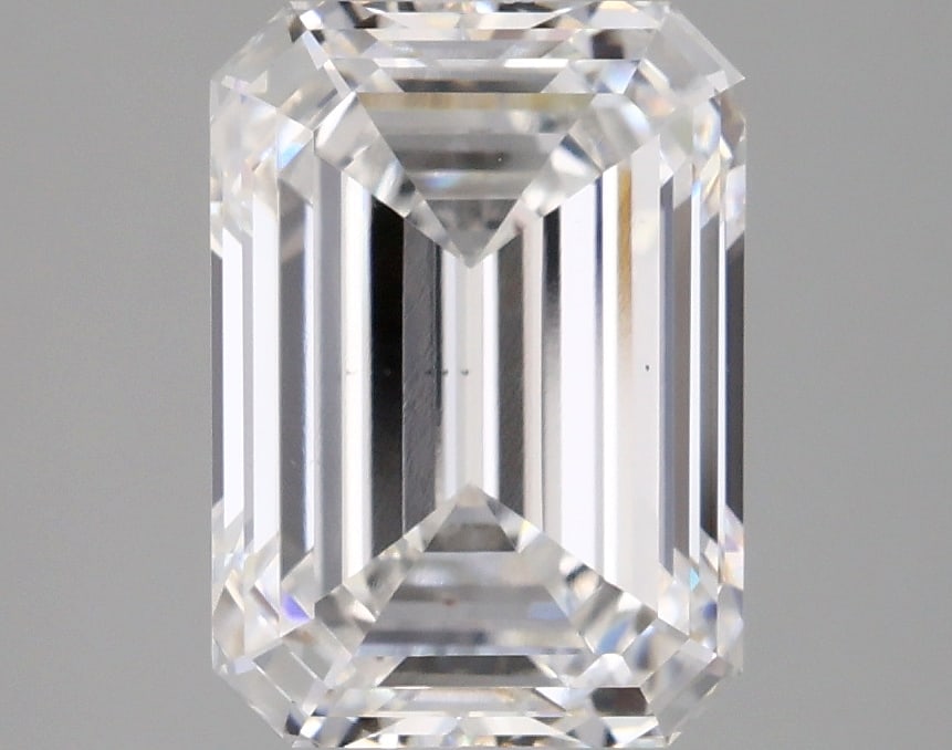 Loose Diamond - EMERALD 2.96ct E VS1: Loose Diamond - EMERALD 2.96ct E VS1 Source: This is a real non-mined Diamond that has been grown in a lab Shape: EMERALD Carats: 2.96 Color: E Clarity: VS1 Certification: IGI Condition: Pre-Owned PLE