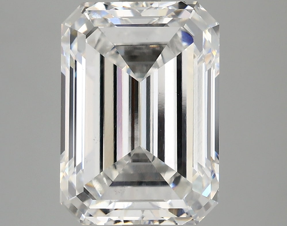Loose Diamond - EMERALD 5.04ct E VS2: Loose Diamond - EMERALD 5.04ct E VS2 Source: This is a real non-mined Diamond that has been grown in a lab Shape: EMERALD Carats: 5.04 Color: E Clarity: VS2 Certification: IGI Condition: Pre-Owned