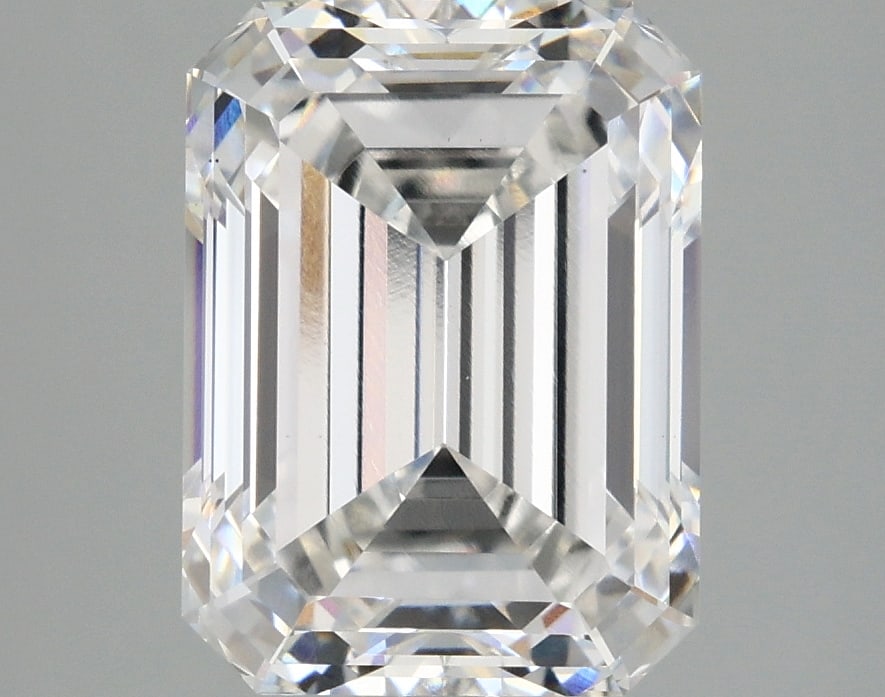 Loose Diamond - EMERALD 4.1ct E VS1: Loose Diamond - EMERALD 4.1ct E VS1 Source: This is a real non-mined Diamond that has been grown in a lab Shape: EMERALD Carats: 4.1 Color: E Clarity: VS1 Certification: IGI Condition: Pre-Owned PLEAS
