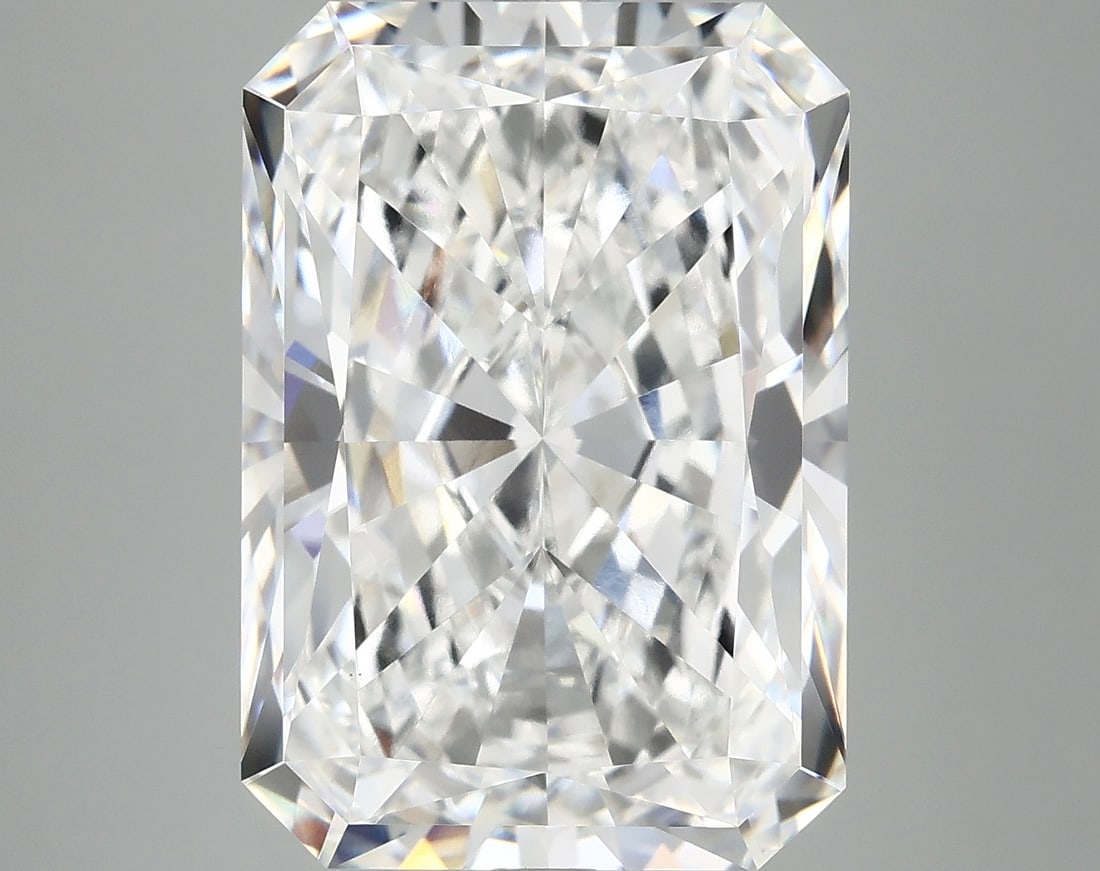 Loose Diamond - RADIANT 10.31ct E VS1: Loose Diamond - RADIANT 10.31ct E VS1 Source: This is a real non-mined Diamond that has been grown in a lab Shape: RADIANT Carats: 10.31 Color: E Clarity: VS1 Certification: IGI Condition: Pre-Owned P
