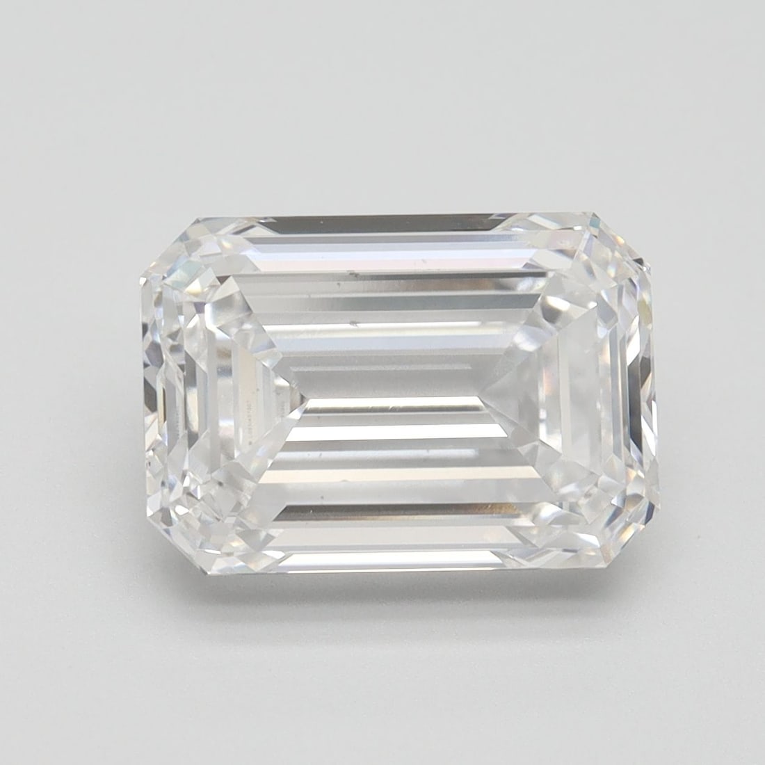 Loose Diamond - EMERALD 5.01ct D VS1: Loose Diamond - EMERALD 5.01ct D VS1 Source: This is a real non-mined Diamond that has been grown in a lab Shape: EMERALD Carats: 5.01 Color: D Clarity: VS1 Certification: IGI Video: