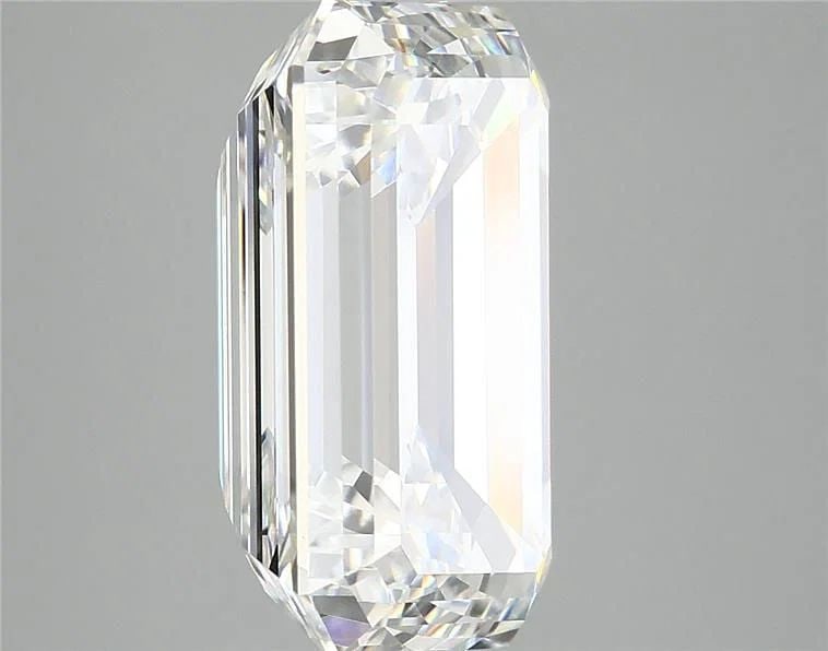Loose Diamond - EMERALD 6.91ct F VVS2: Loose Diamond - EMERALD 6.91ct F VVS2 Source: This is a real non-mined Diamond that has been grown in a lab Shape: EMERALD Carats: 6.91 Color: F Clarity: VVS2 Certification: IGI Video: