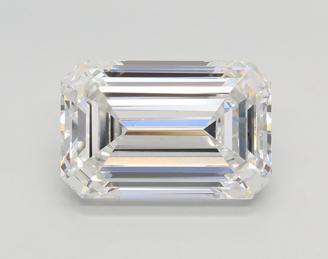 Loose Diamond - EMERALD 4.7ct E VS1: Loose Diamond - EMERALD 4.7ct E VS1 Source: This is a real non-mined Diamond that has been grown in a lab Shape: EMERALD Carats: 4.7 Color: E Clarity: VS1 Certification: GIA Video: