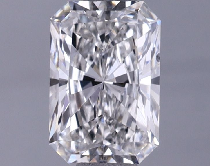 Loose Diamond - RADIANT 0.7ct G VS2: Loose Diamond - RADIANT 0.7ct G VS2 Source: This is a real non-mined Diamond that has been grown in a lab Shape: RADIANT Carats: 0.7 Color: G Clarity: VS2 Certification: IGI Video: