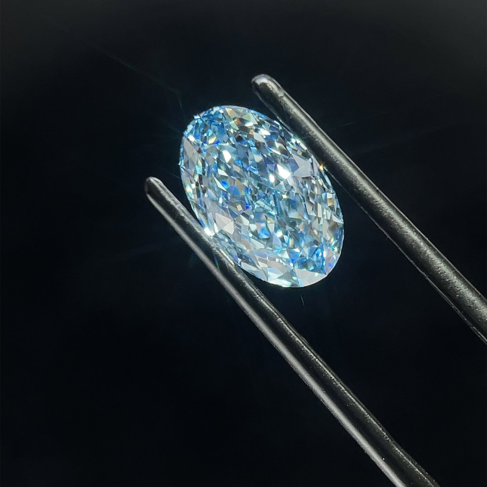 Loose Diamond - OVAL 2.0ct Fancy Vivid Blue VS1: Loose Diamond - OVAL 2.0ct Fancy Vivid Blue VS1 Source: This is a real non-mined Diamond that has been grown in a lab Shape: OVAL Carats: 2.0 Color: Fancy Vivid Blue Certification: IGI PLEASE NOTE: