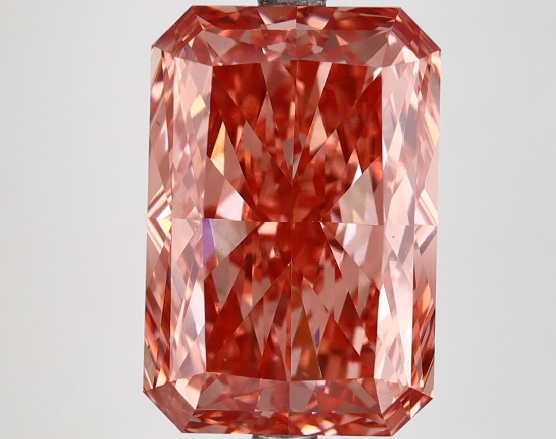 Loose Diamond - RADIANT 7.12ct Fancy Vivid Pink VS1: Loose Diamond - RADIANT 7.12ct Fancy Vivid Pink VS1 Source: This is a real non-mined Diamond that has been grown in a lab Shape: RADIANT Carats: 7.12 Color: Fancy Vivid Pink Certification: IGI Video: