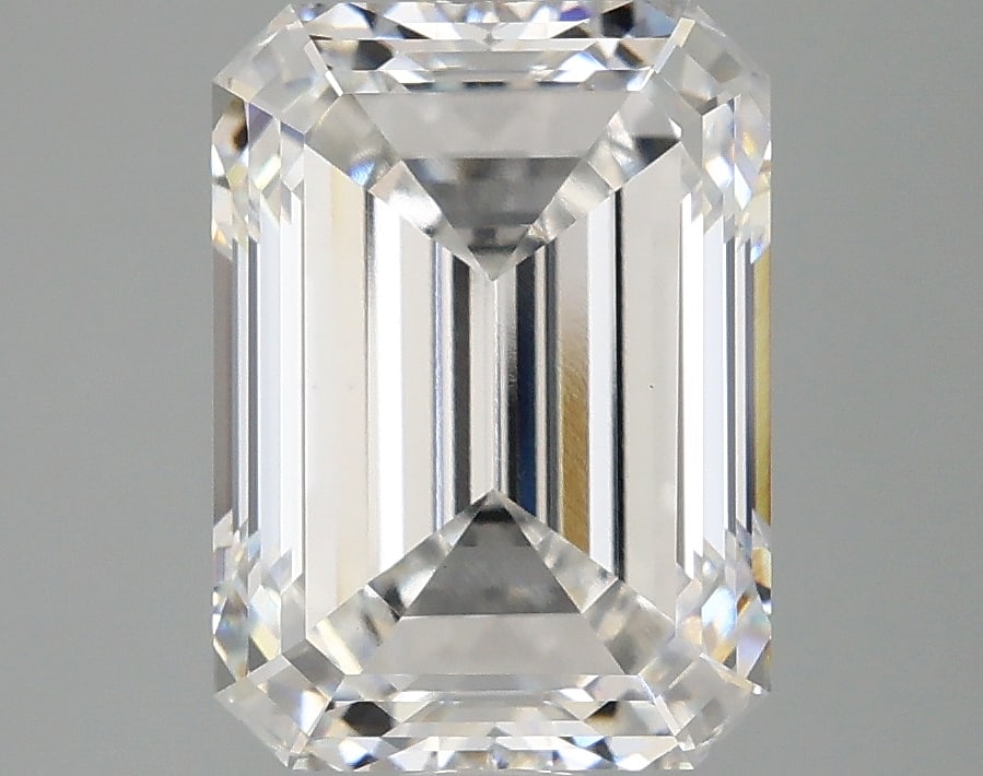 Loose Diamond - EMERALD 4.1ct E VVS2: Loose Diamond - EMERALD 4.1ct E VVS2 Source: This is a real non-mined Diamond that has been grown in a lab Shape: EMERALD Carats: 4.1 Color: E Clarity: VVS2 Certification: IGI Condition: Pre-Owned PLE