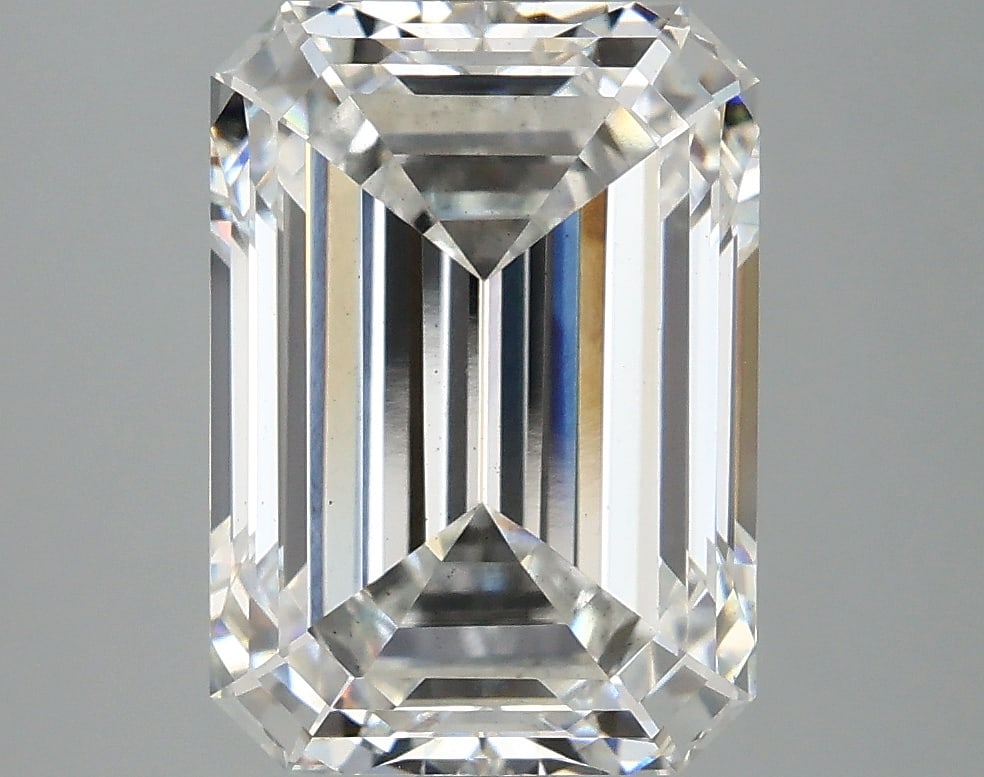 Loose Diamond - EMERALD 5.09ct E VS2: Loose Diamond - EMERALD 5.09ct E VS2 Source: This is a real non-mined Diamond that has been grown in a lab Shape: EMERALD Carats: 5.09 Color: E Clarity: VS2 Certification: IGI Condition: Pre-Owned PLE