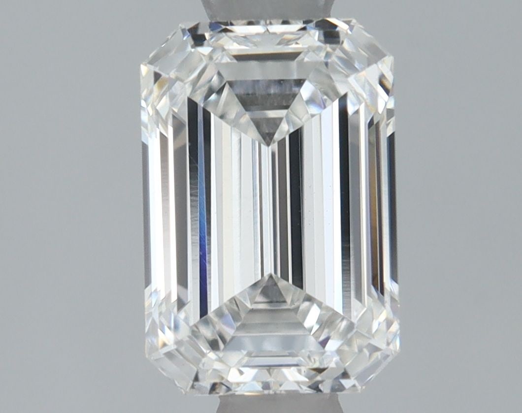 Loose Diamond - EMERALD 1.09ct E VVS2: Loose Diamond - EMERALD 1.09ct E VVS2 Source: This is a real non-mined Diamond that has been grown in a lab Shape: EMERALD Carats: 1.09 Color: E Clarity: VVS2 Certification: IGI Video: