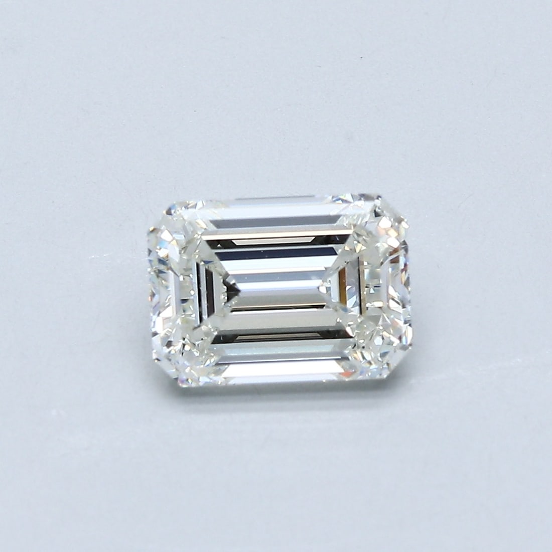 Loose Diamond - EMERALD 1.61ct J VS1: Loose Diamond - EMERALD 1.61ct J VS1 Source: Natural Mined Diamond Shape: EMERALD Carats: 1.61 Color: J Clarity: VS1 Certification: GIA Condition: Pre-Owned PLEASE NOTE: Framed, Large, or heavy items 