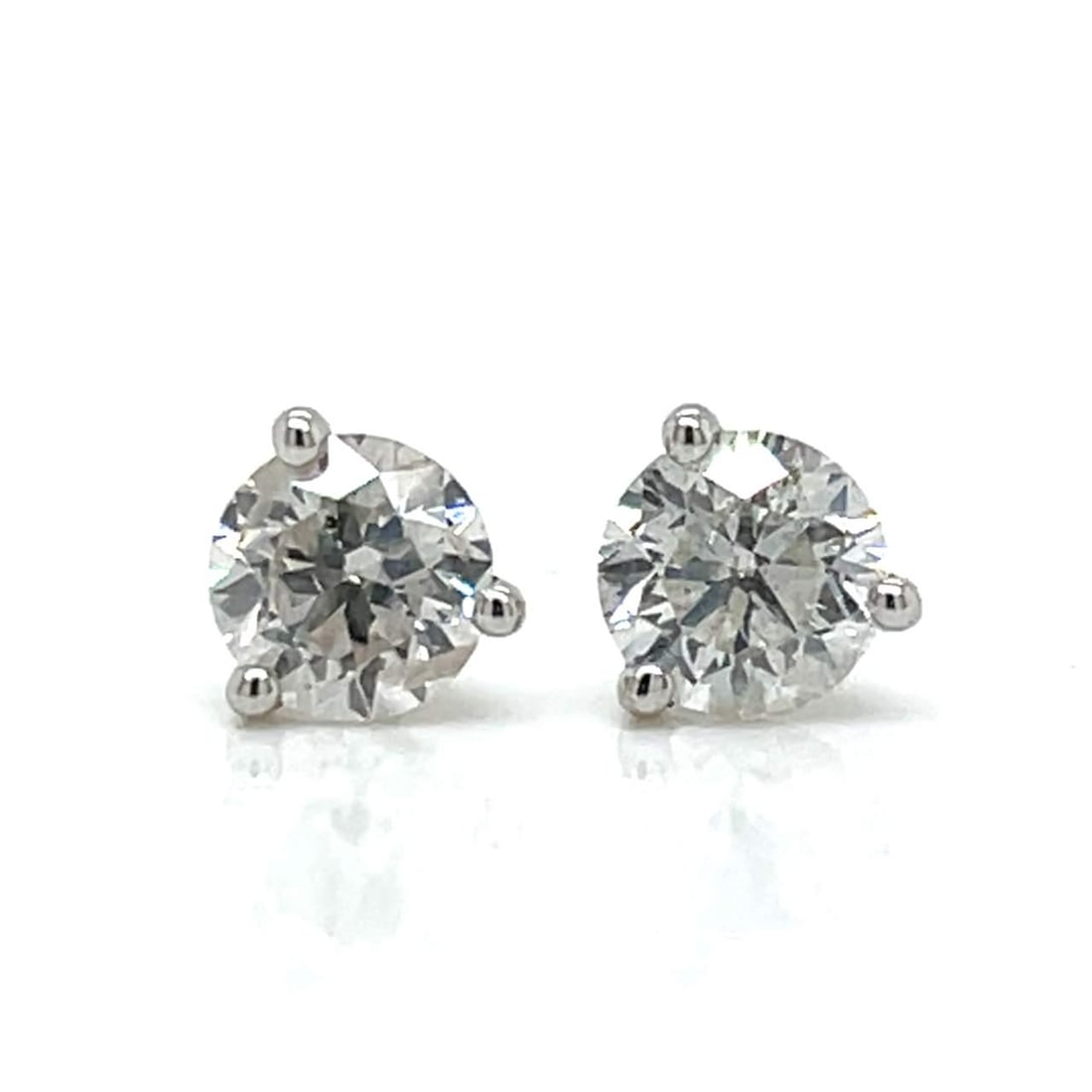 14K White Gold 1.22 Ct Diamond Stud Earrings G-H SI2-I1: 14K White Gold 1.22 Ct Diamond Stud Earrings G-H SI2-I1 Elevate your elegance with these exquisite 14K White Gold Diamond Stud Earrings. Each earring is adorned with two dazzling diamonds, totaling ap