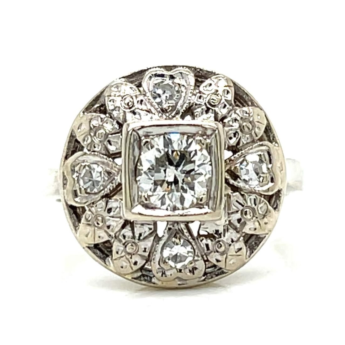 14K White Gold Diamond Ring 0.60 Ct VVS-VS F-G Color: 14K White Gold Diamond Ring 0.60 Ct VVS-VS F-G Color This exquisite 14K White Gold Diamond Ring features a stunning central diamond weighing approximately 0.50 Ct. with F-G color and VVS-VS clarity. T