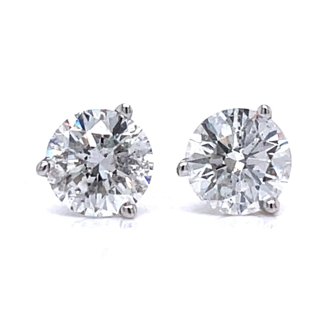14K White Gold Diamond Stud Earrings 2.40 Ct D-E I1: 14K White Gold Diamond Stud Earrings 2.40 Ct D-E I1 Elevate your jewelry collection with these stunning 14K White Gold Diamond Stud Earrings. Featuring two exquisite diamonds that weigh approximately 