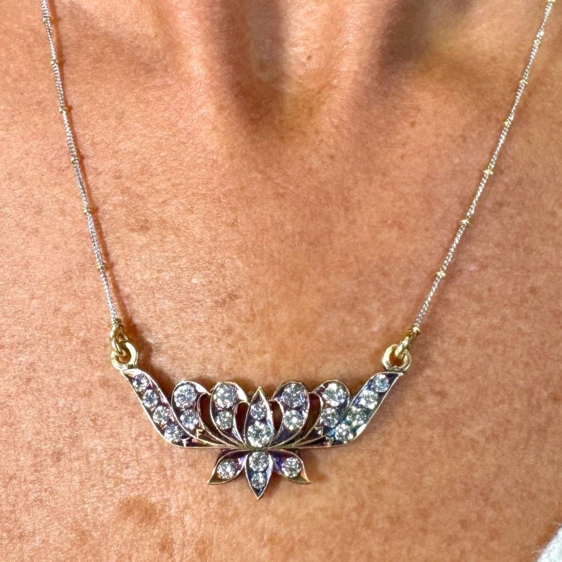 Victorian 18K Yellow Gold Necklace with 22 European Diamonds: Victorian 18K Yellow Gold Necklace with 22 European Diamonds This exquisite Victorian necklace is crafted from 18K yellow gold and features a stunning arrangement of 22 European-cut diamonds, totaling