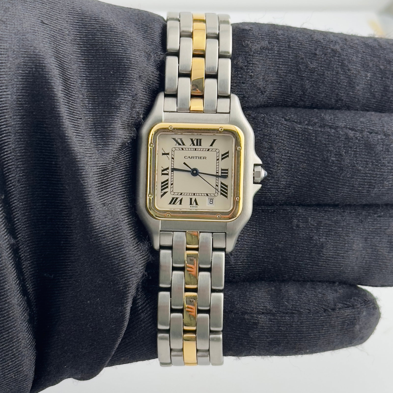 Panthere Ladies Watch with White Roman Dial Two Tone Bracelet Ref 110000R: Panthere Ladies Watch with White Roman Dial Two Tone Bracelet Ref 110000R This Cartier Panthere watch features a white Roman numeral dial and a bezel crafted from yellow gold. It is designed for ladie