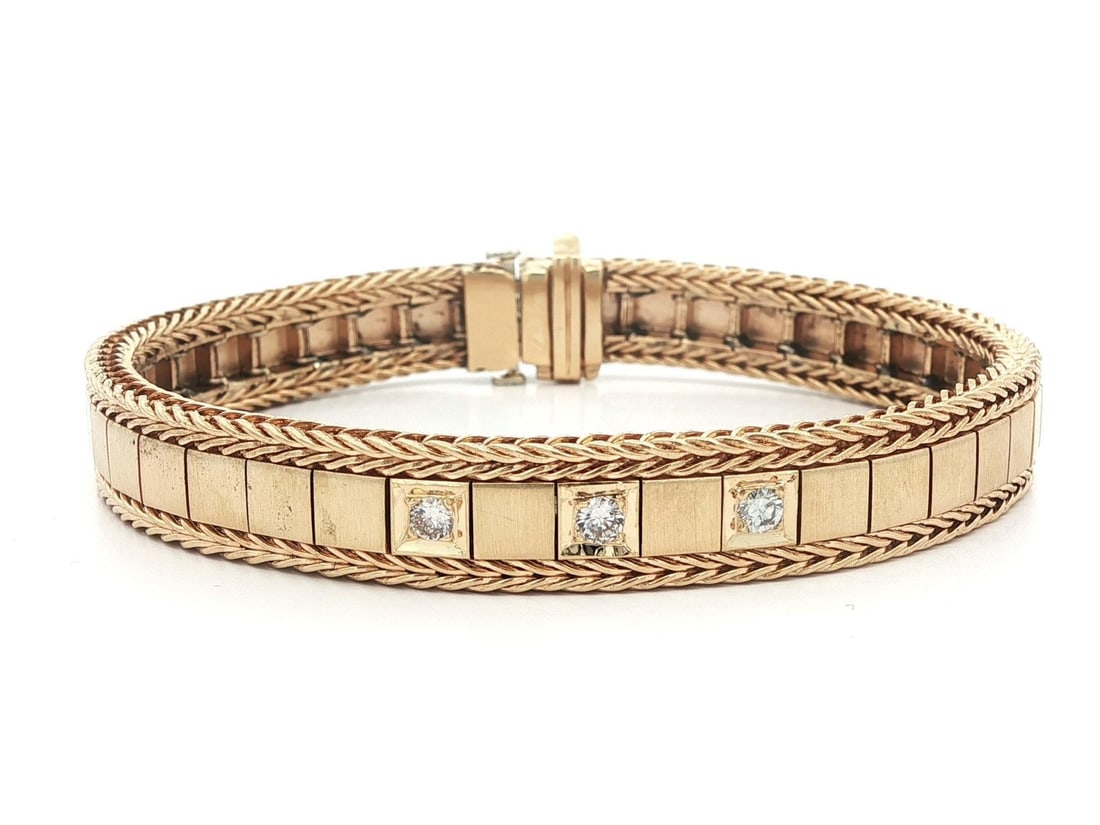 Vintage 14k Yellow Gold Diamond Wheat Chain Bracelet 0.2ctw: Vintage 14k Yellow Gold Diamond Wheat Chain Bracelet 0.2ctw This exquisite vintage bracelet features a solid yellow gold construction with articulating links designed in a classic wheat chain style. A