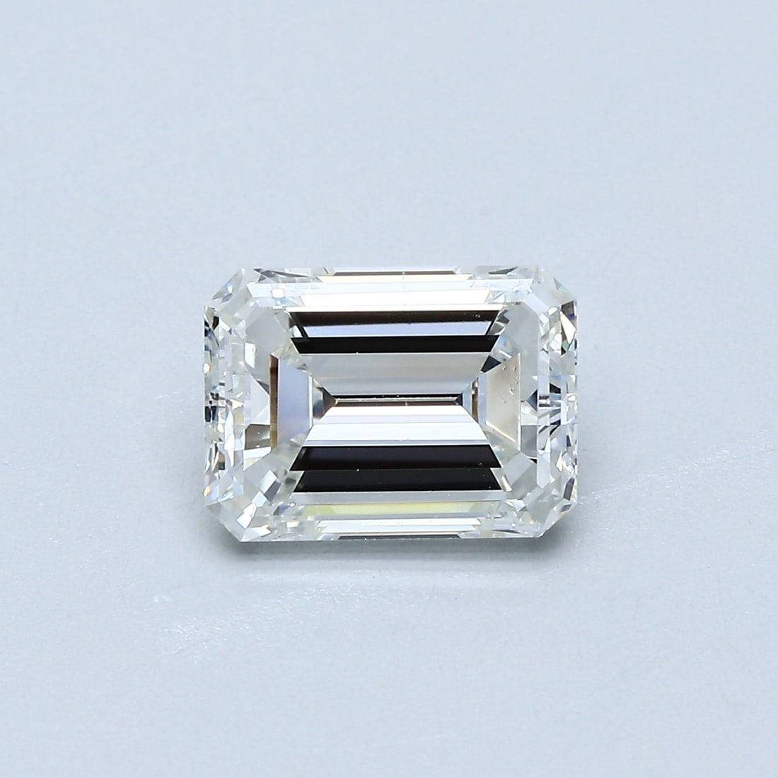 Loose Diamond - EMERALD 2.03ct H VS2: Loose Diamond - EMERALD 2.03ct H VS2 Source: Natural Mined Diamond Shape: EMERALD Carats: 2.03 Color: H Clarity: VS2 Certification: GIA Condition: Pre-Owned PLEASE NOTE: Framed, Large, or heavy items