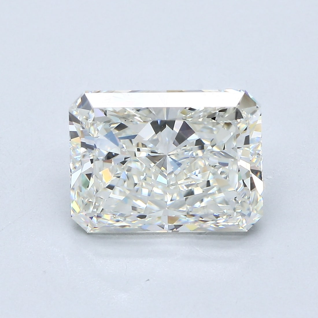 Loose Diamond - RADIANT 4.03ct J VVS2: Loose Diamond - RADIANT 4.03ct J VVS2 Source: Natural Mined Diamond Shape: RADIANT Carats: 4.03 Color: J Clarity: VVS2 Certification: GIA Condition: Pre-Owned PLEASE NOTE: Framed, Large, or heavy item