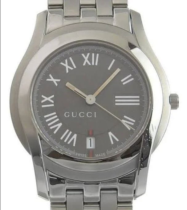 Gucci 5500L Ladies Watch Grey Roman Dial Five Row Bracelet with Card 2005: Gucci 5500L Ladies Watch Grey Roman Dial Five Row Bracelet with Card 2005 This ladies' Gucci wristwatch features a grey Roman numeral dial and a five-row link bracelet. The timepiece comes with its or