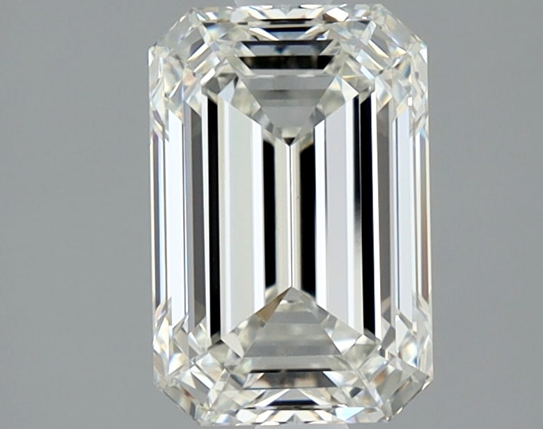 Loose Diamond - EMERALD 2.1ct I VS1: Loose Diamond - EMERALD 2.1ct I VS1 Source: Natural Mined Diamond Shape: EMERALD Carats: 2.1 Color: I Clarity: VS1 Certification: GIA Condition: Pre-Owned PLEASE NOTE: Framed, Large, or heavy items do