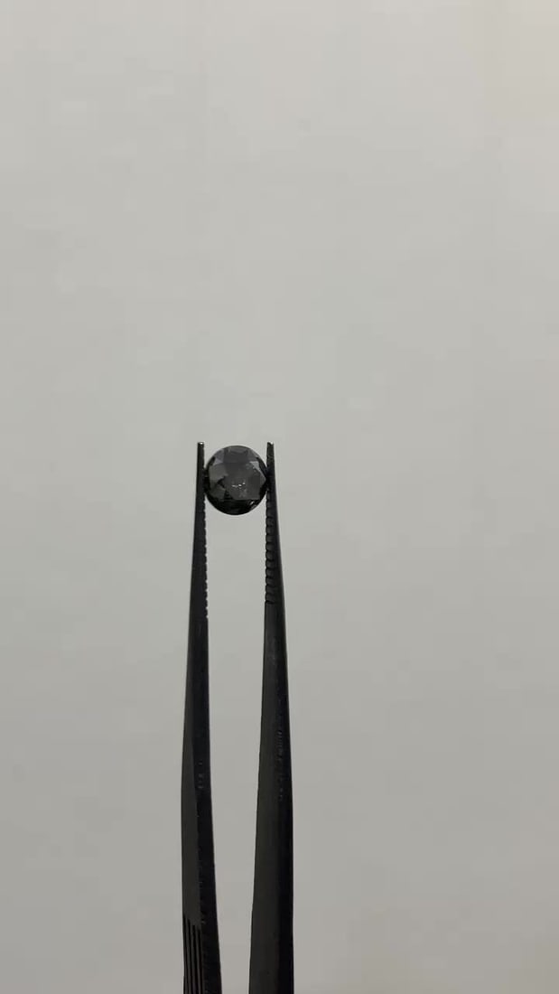 Loose Diamond - ROUND 1.4ct Fancy Black VVS2: Loose Diamond - ROUND 1.4ct Fancy Black VVS2 Source: Natural Shape: ROUND Carats: 1.4 Color: Fancy Black Certification: GIA Video: