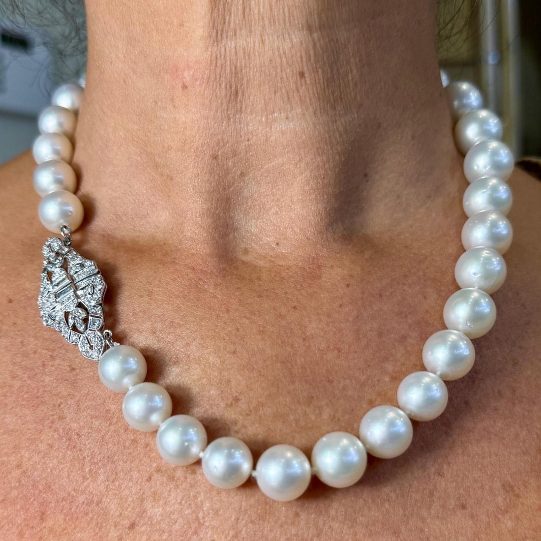 Platinum Necklace with Graduated South Sea Pearls and Diamonds Art Deco Design: Platinum Necklace with Graduated South Sea Pearls and Diamonds Art Deco Design This Art Deco necklace features a graduated strand of 31 South Sea pearls, each measuring between 16.3 mm and 12.0 mm. Th