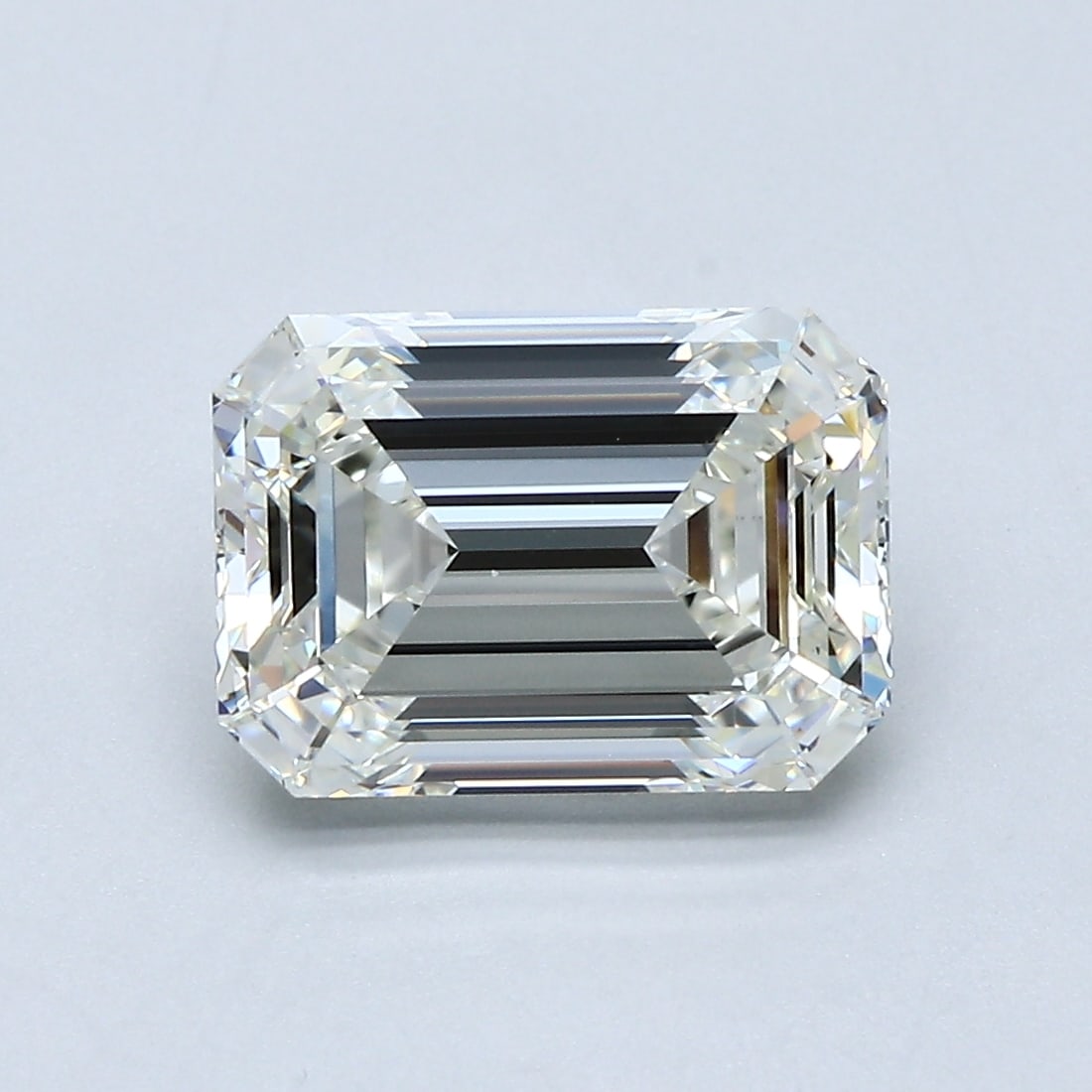 Loose Diamond - EMERALD 3.01ct J VS1: Loose Diamond - EMERALD 3.01ct J VS1 Source: Natural Mined Diamond Shape: EMERALD Carats: 3.01 Color: J Clarity: VS1 Certification: GIA Condition: Pre-Owned PLEASE NOTE: Framed, Large, or heavy items 