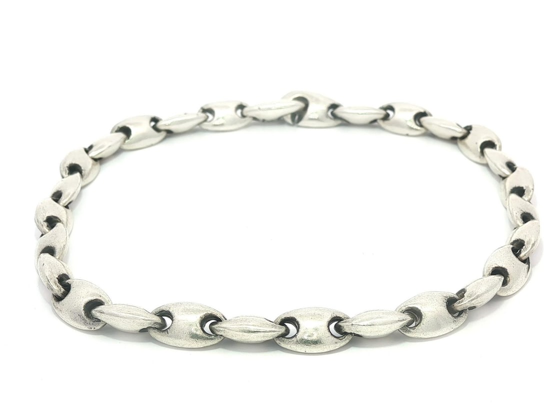 Sterling Silver M. Cohen Neo Puffed Oval Link Bracelet 7 in Hidden Clasp: Sterling Silver M. Cohen Neo Puffed Oval Link Bracelet 7 in Hidden Clasp This exquisite bracelet showcases a stunning design, featuring a chain of puffed oval links crafted from high-quality sterling 