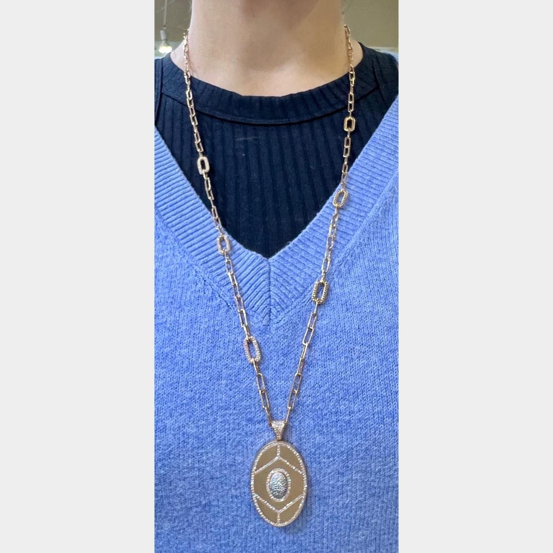 Diamond Pendant Necklace in 18K Rose Gold 32 Inch Chain 523 Stones: Diamond Pendant Necklace in 18K Rose Gold 32 Inch Chain 523 Stones This pre-owned necklace is crafted from 18K rose gold and features a pendant set with approximately 523 diamonds totaling about 4.25 