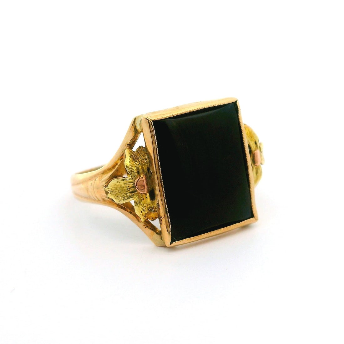 Vintage 10k Yellow Gold Floral Onyx Ring Size 6.5: Vintage 10k Yellow Gold Floral Onyx Ring Size 6.5 This stunning vintage retro ring features a unique floral design with green and rose gold accents. Crafted from 10k yellow gold, the ring showcases a 