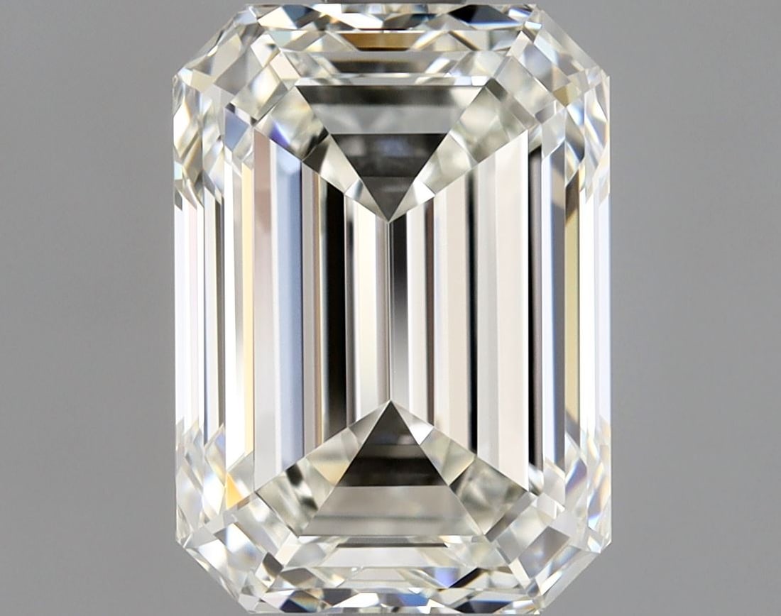 Loose Diamond - EMERALD 2.01ct J VVS1: Loose Diamond - EMERALD 2.01ct J VVS1 Source: Natural Mined Diamond Shape: EMERALD Carats: 2.01 Color: J Clarity: VVS1 Certification: GIA Condition: Pre-Owned PLEASE NOTE: Framed, Large, or heavy item
