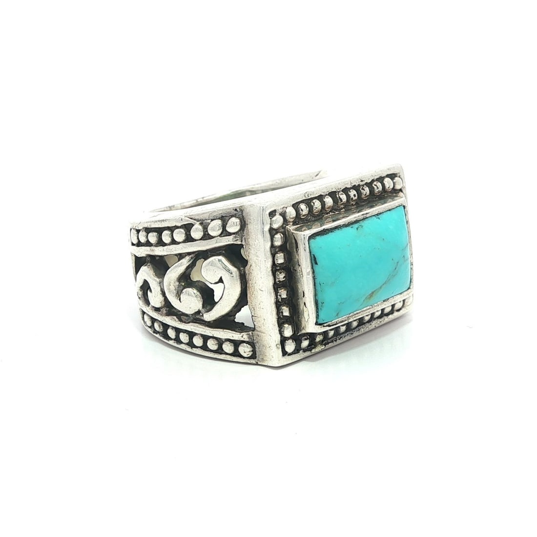 Vintage Sterling Silver Turquoise Cabochon Wide Band Ring: Vintage Sterling Silver Turquoise Cabochon Wide Band Ring This exquisite vintage ring features a stunning natural turquoise stone, set in a wide band of sterling silver. The rectangular cabochon measu