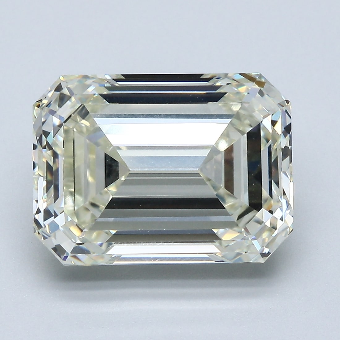 Loose Diamond - EMERALD 7.01ct M VVS2: Loose Diamond - EMERALD 7.01ct M VVS2 Source: Natural Mined Diamond Shape: EMERALD Carats: 7.01 Color: M Clarity: VVS2 Certification: GIA Condition: Pre-Owned PLEASE NOTE: Framed, Large, or heavy item