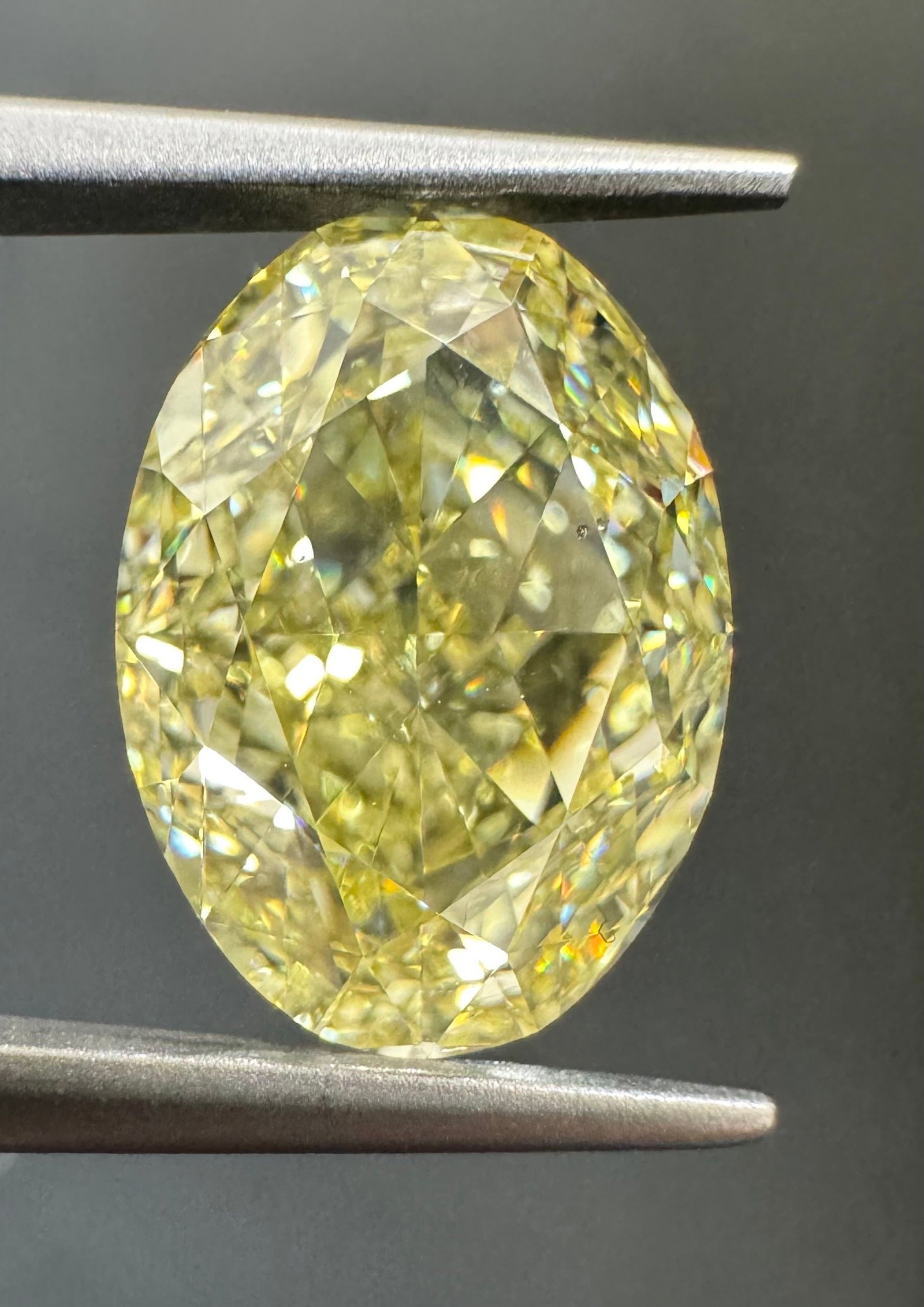 Loose Diamond - OVAL 5.03ct Fancy Yellow VS2: Loose Diamond - OVAL 5.03ct Fancy Yellow VS2 Source: Natural Shape: OVAL Carats: 5.03 Color: Fancy Yellow Certification: GIA PLEASE NOTE: Framed, Large, or heavy items do not have shipping costs inclu