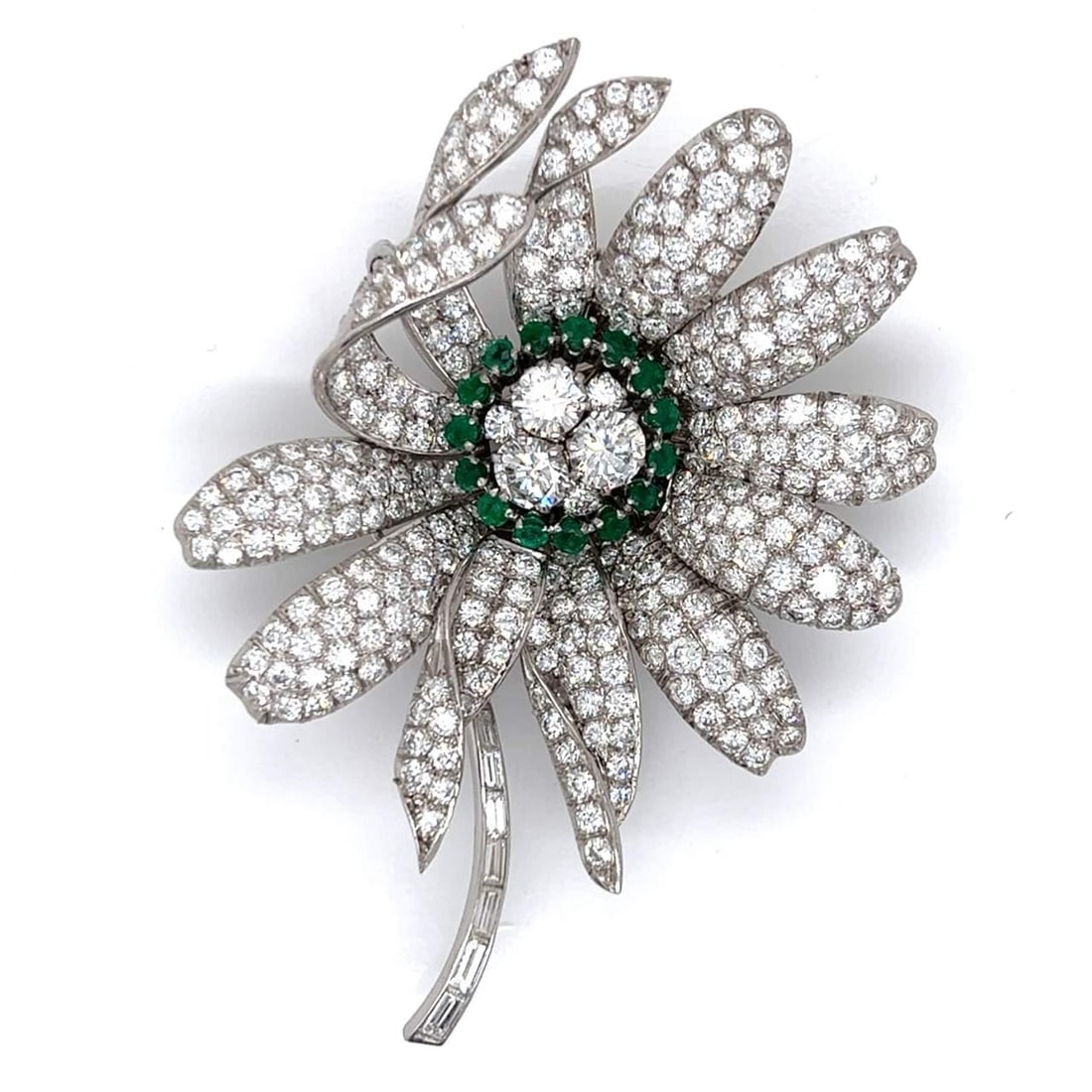 Platinum Flower Brooch with 340 Diamonds and Emeralds: Platinum Flower Brooch with 340 Diamonds and Emeralds This exquisite Platinum Diamond & Emerald Flower Brooch showcases a stunning floral design, weighing 23.6 grams. It features three prominent diamo