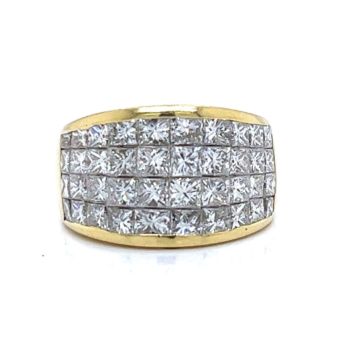 18K Yellow Gold 4.00 Ct Princess-Cut Diamond Ring: 18K Yellow Gold 4.00 Ct Princess-Cut Diamond Ring This stunning 18K yellow gold ring showcases a dazzling array of 40 princess-cut diamonds, totaling approximately 4.00 carats. The diamonds feature an