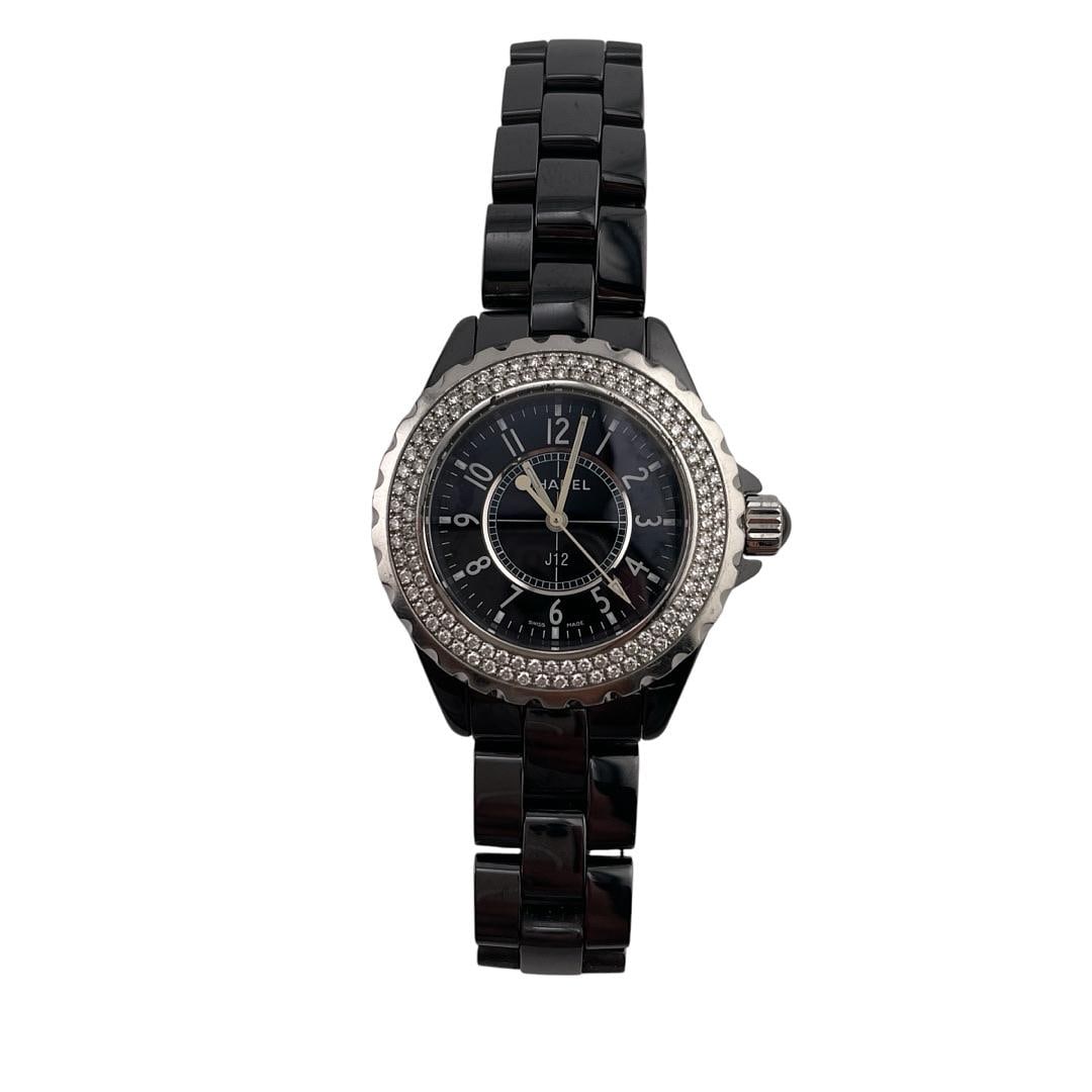 Chanel J12 H0949 Black Ceramic 33mm Watch with Card 2005: Chanel J12 H0949 Black Ceramic 33mm Watch with Card 2005 This Chanel J12 wristwatch features a black ceramic case and black dial, complemented by stainless steel elements. The watch measures 33mm in d
