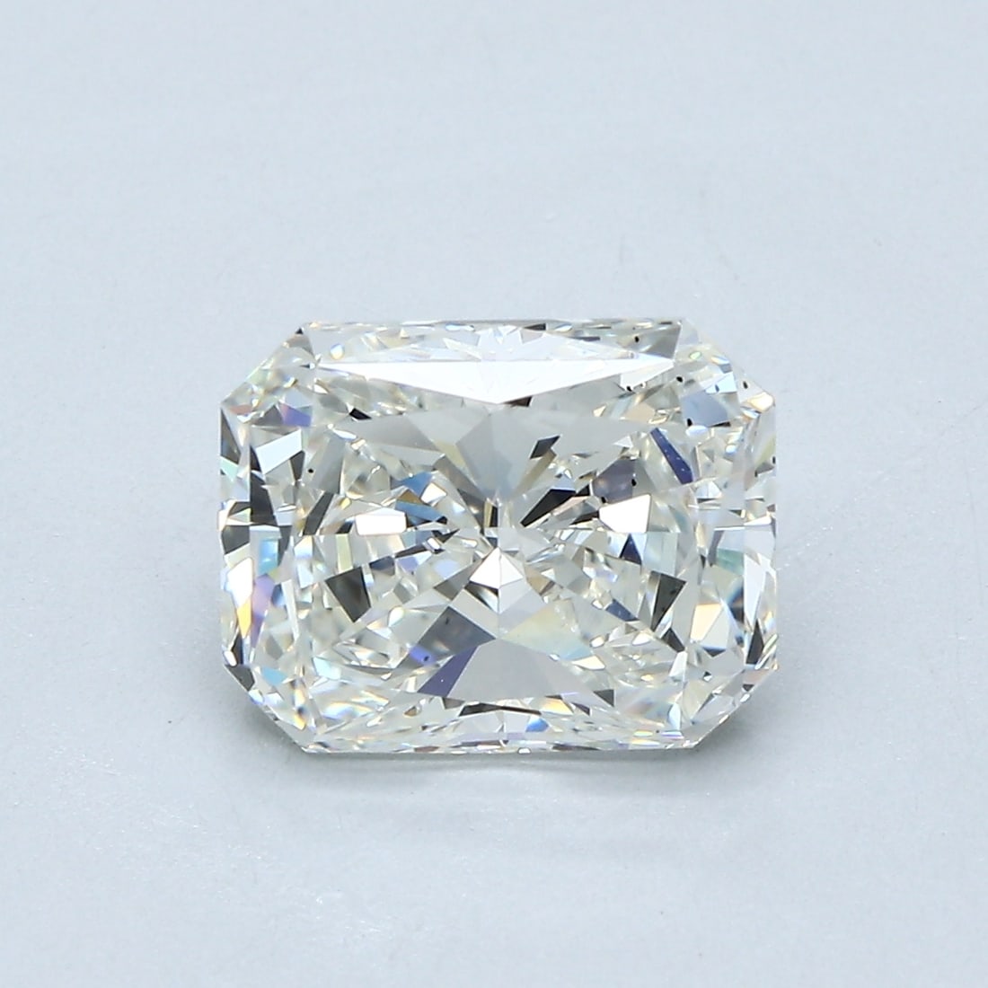 Loose Diamond - RADIANT 3.05ct J SI1: Loose Diamond - RADIANT 3.05ct J SI1 Source: Natural Mined Diamond Shape: RADIANT Carats: 3.05 Color: J Clarity: SI1 Certification: GIA Condition: Pre-Owned PLEASE NOTE: Framed, Large, or heavy items 