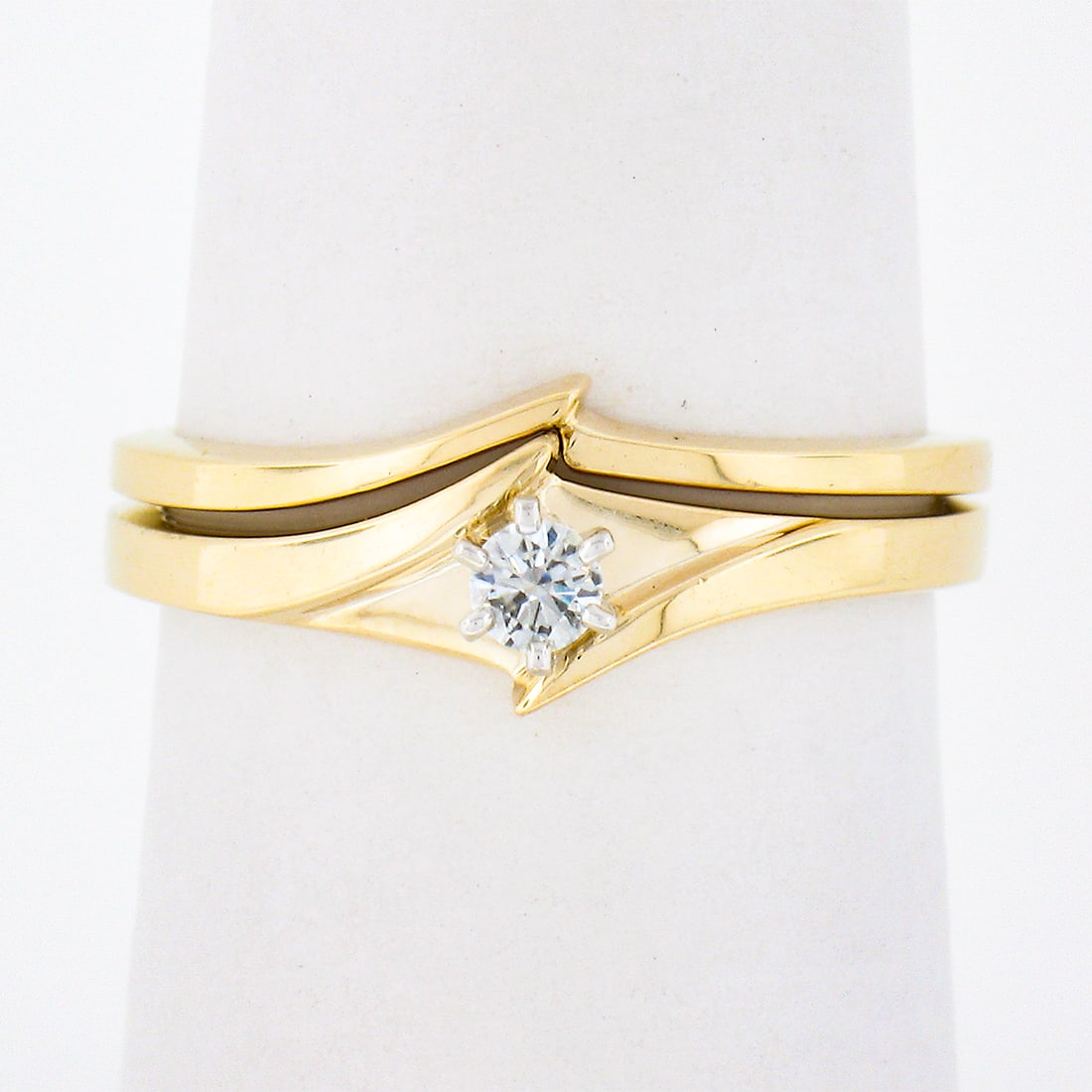 14K Yellow Gold 0.08ct Round Diamond Engagement Ring Wedding Set: 14K Yellow Gold 0.08ct Round Diamond Engagement Ring Wedding Set This exquisite engagement and wedding ring set is crafted from solid 14K yellow gold, featuring a stunning round brilliant cut diamond 