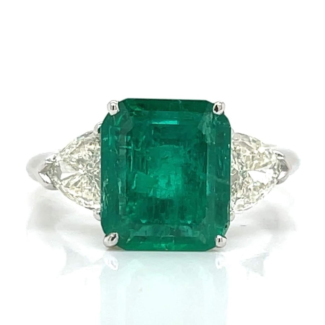 Platinum GIA Certified 3.09 Ct Colombian Emerald Diamond Ring: Platinum GIA Certified 3.09 Ct Colombian Emerald Diamond Ring This exquisite platinum ring features a stunning GIA Certified 3.09 Ct. Colombian Emerald, elegantly complemented by two diamonds totaling