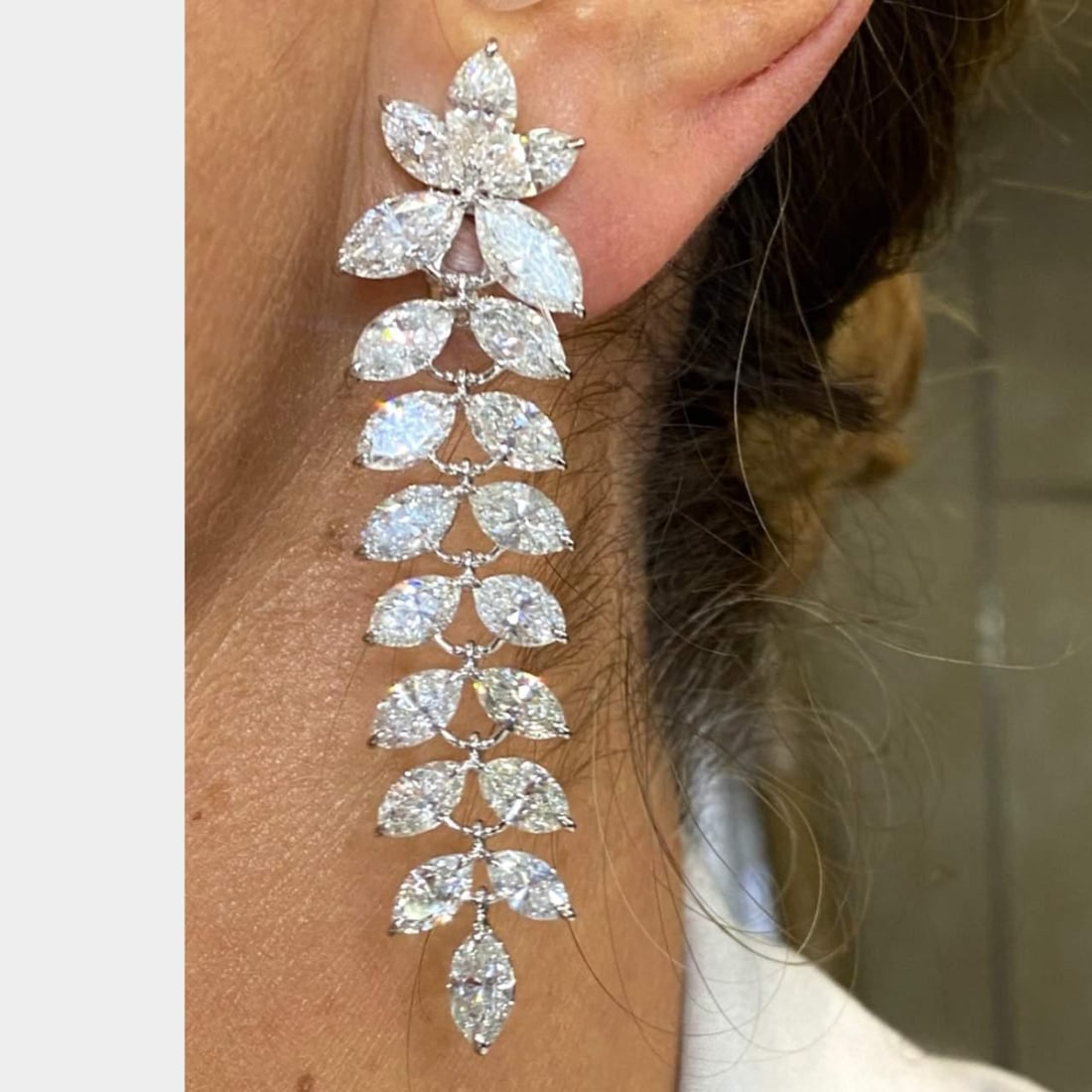 Platinum 23.98 Ct Marquise Diamond Earrings 40 Stones F-H VS1-SI2: Platinum 23.98 Ct Marquise Diamond Earrings 40 Stones F-H VS1-SI2 These exquisite earrings feature a stunning array of 40 Marquise diamonds, totaling 23.98 ct, set in luxurious platinum. The diamonds 