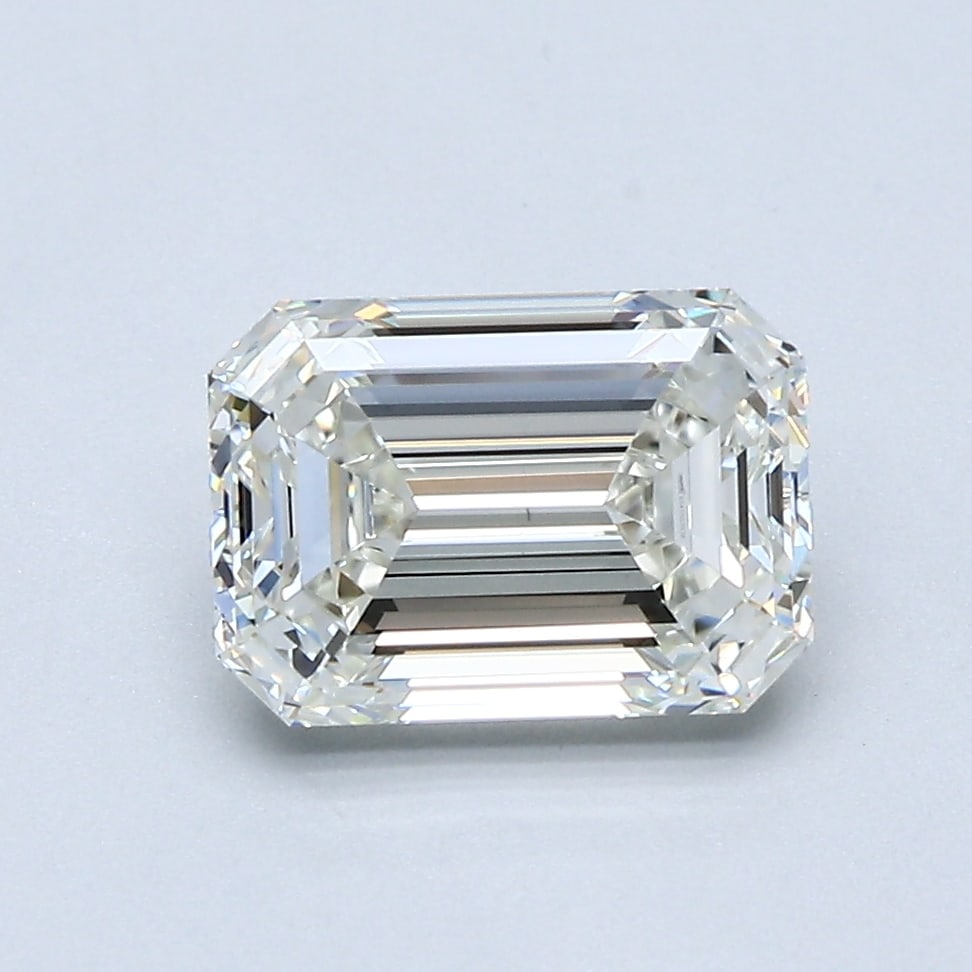 Loose Diamond - EMERALD 2.01ct J VS1: Loose Diamond - EMERALD 2.01ct J VS1 Source: Natural Mined Diamond Shape: EMERALD Carats: 2.01 Color: J Clarity: VS1 Certification: GIA Condition: Pre-Owned PLEASE NOTE: Framed, Large, or heavy items 