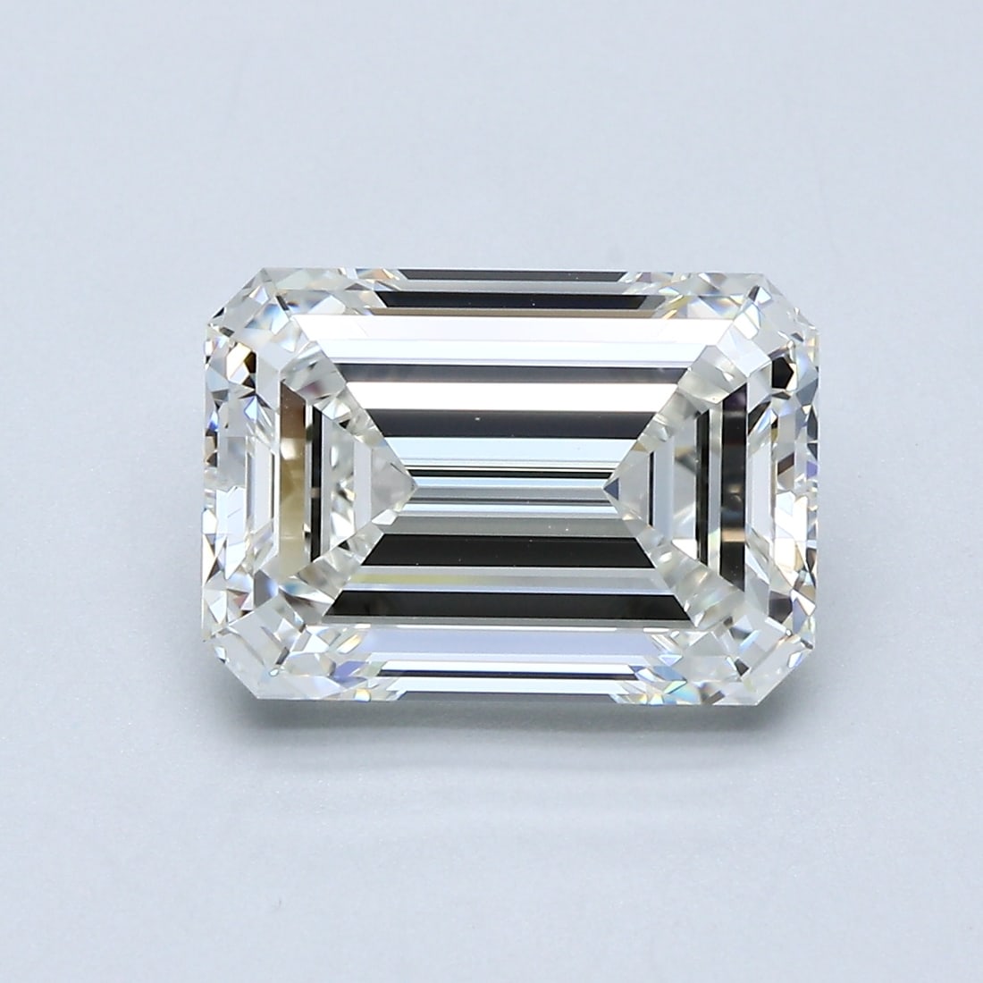 Loose Diamond - EMERALD 4.02ct H VVS1: Loose Diamond - EMERALD 4.02ct H VVS1 Source: Natural Mined Diamond Shape: EMERALD Carats: 4.02 Color: H Clarity: VVS1 Certification: GIA Condition: Pre-Owned PLEASE NOTE: Framed, Large, or heavy item