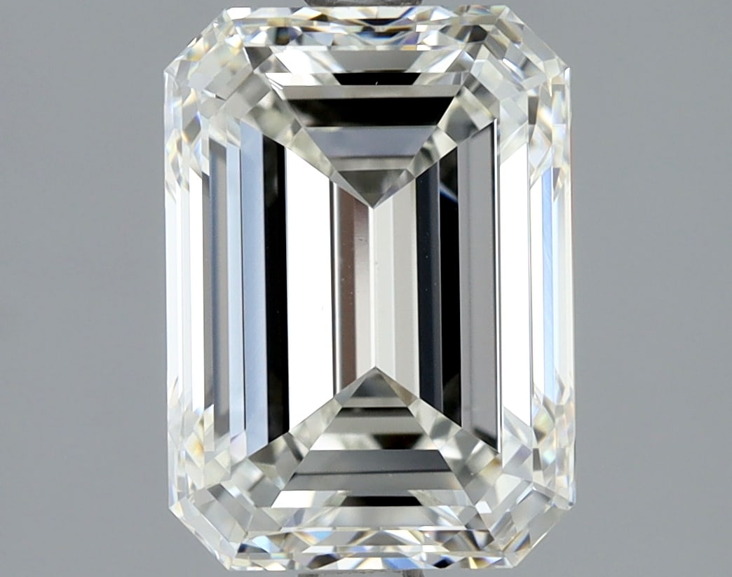 Loose Diamond - EMERALD 2.5ct H VS2: Loose Diamond - EMERALD 2.5ct H VS2 Source: Natural Mined Diamond Shape: EMERALD Carats: 2.5 Color: H Clarity: VS2 Certification: GIA Condition: Pre-Owned PLEASE NOTE: Framed, Large, or heavy items do