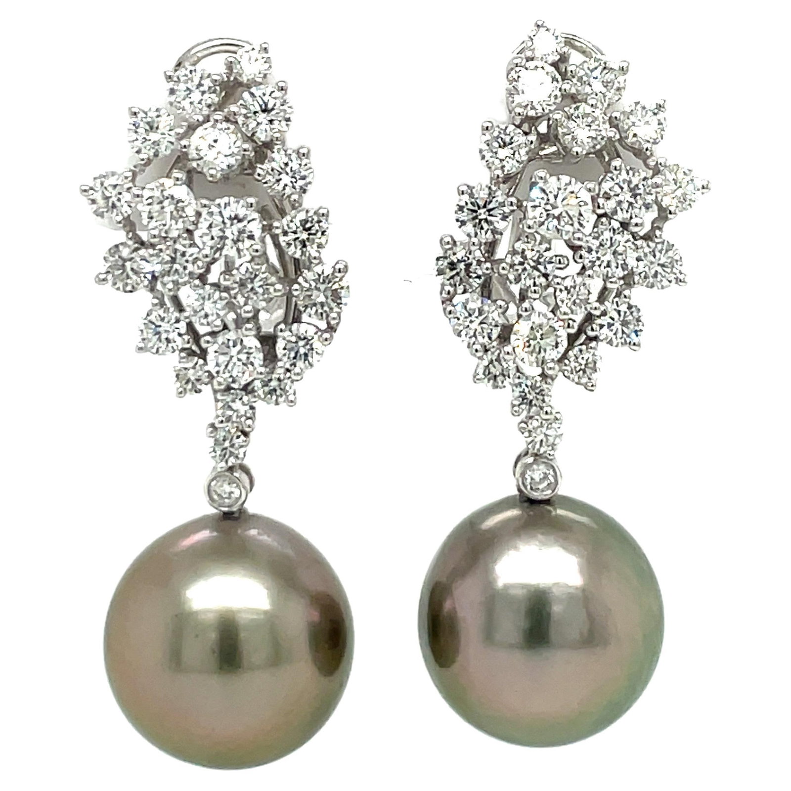 Harbor Diamonds 18K White Gold Tahitian Pearl Diamond Cluster Earrings 2.70 Carats: Harbor Diamonds 18K White Gold Tahitian Pearl Diamond Cluster Earrings 2.70 Carats These stunning 18 Karat White Gold drop earrings are a contemporary masterpiece, featuring a beautiful cluster of rou