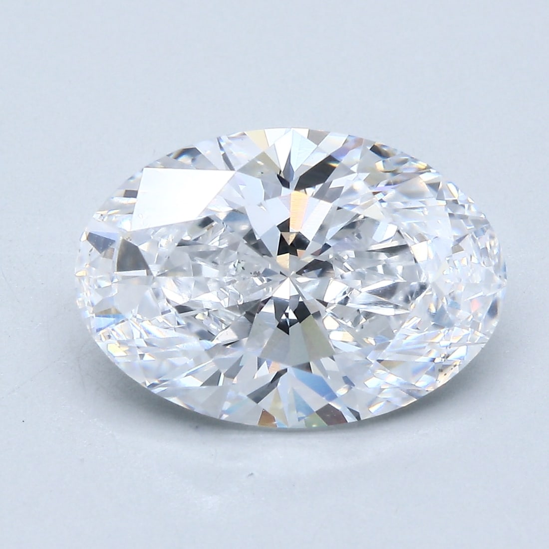 Loose Diamond - OVAL 5.51ct D VS2: Loose Diamond - OVAL 5.51ct D VS2 Source: Natural Mined Diamond Shape: OVAL Carats: 5.51 Color: D Clarity: VS2 Certification: GIA Condition: Pre-Owned PLEASE NOTE: Framed, Large, or heavy items do not