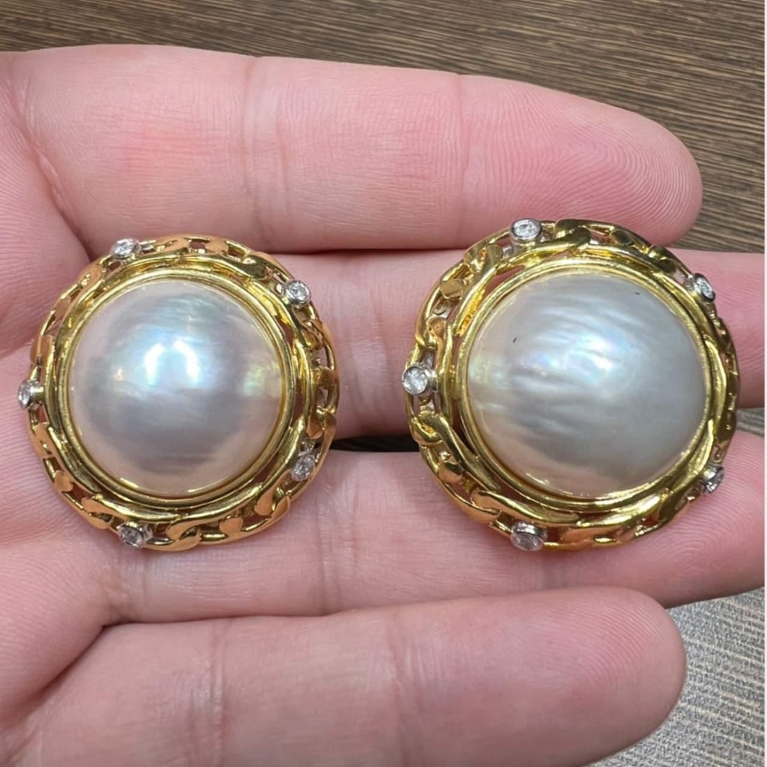 18K Yellow Gold Mabe Pearl Diamond Earrings 0.30 Ct (1 of 3)